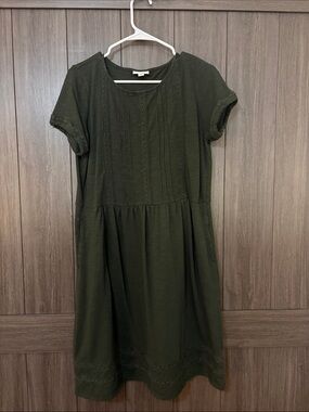 J Jill Short-Sleeve Olive Midi Dress with Subtle Embroidery and with pockets.